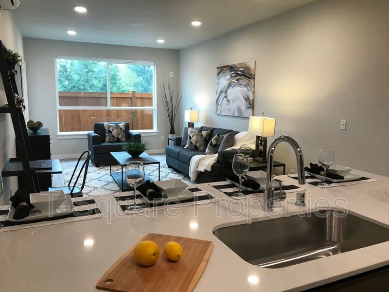 Mill Creek House: 4124 148th St SE