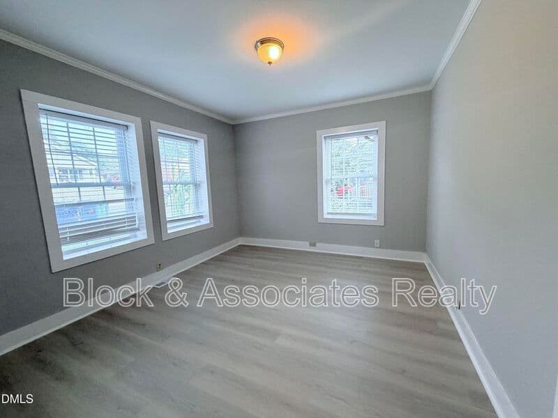 FUQUAY-VARINA House: 135 N WEST ST