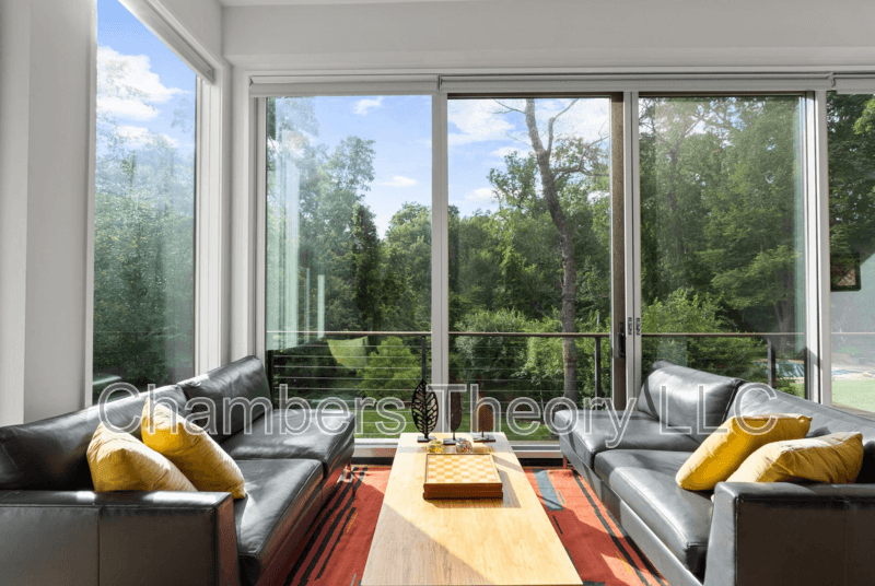 Washington House: 3820 Argyle Ter NW