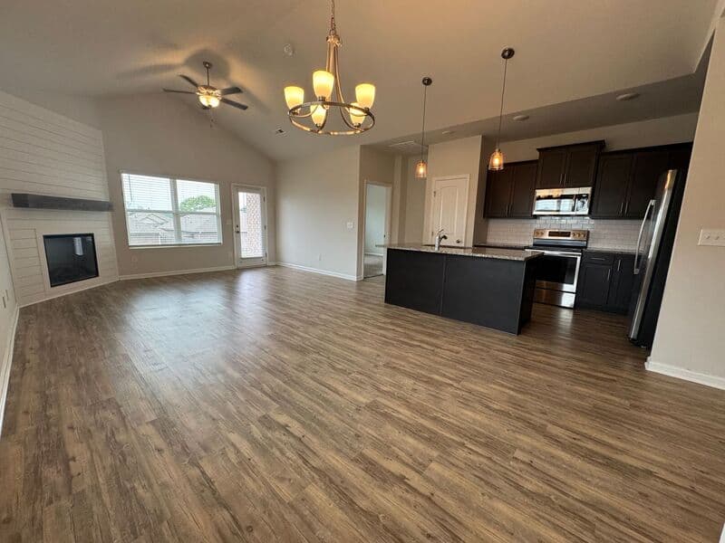 Madison House: 102 Daymark Drive