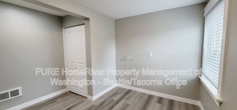 Tacoma Condo: 3216 E Roosevelt Ave