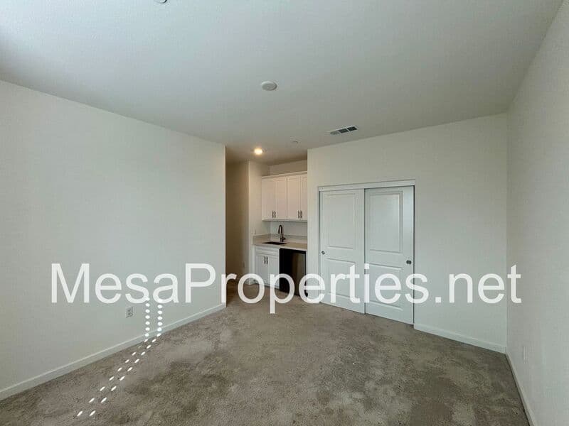 Ontario Condo: 2706 E Bottas Privado