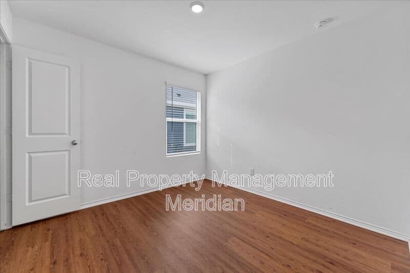 Princeton House: 211 Herman Ln