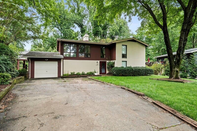 Dunn Loring House: 8108 Timber Valley Ct