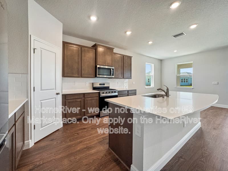ZEPHYRHILLS House: 2333 STRATTEN DR