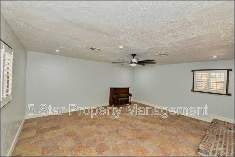 El Paso House: 3030 Aurora Avenue