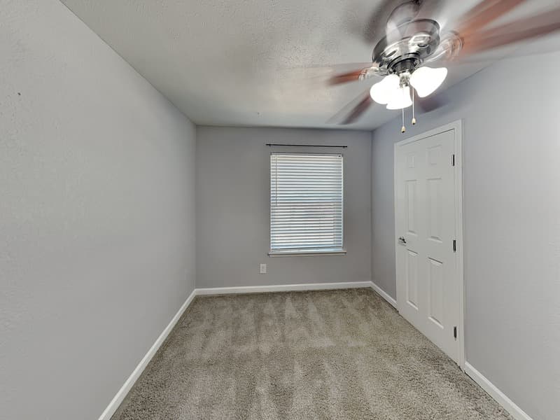 Euless House: 300 Newport Cir