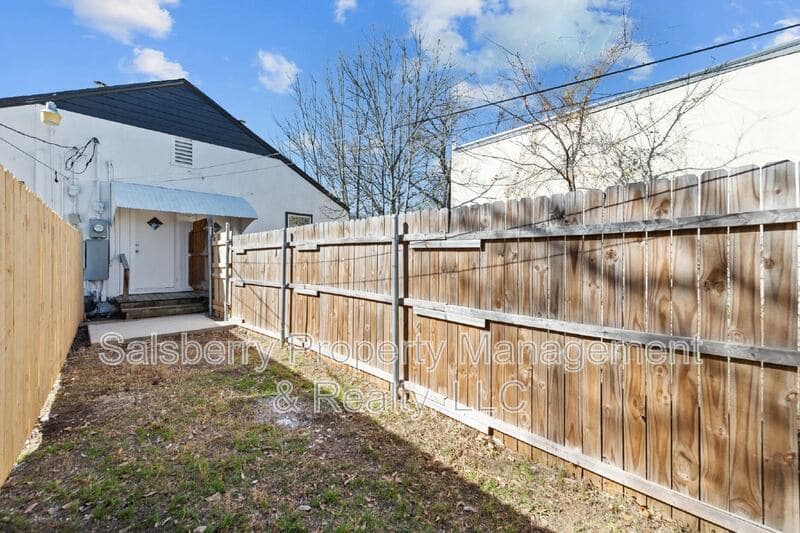 Fort Worth House: 3770 W. 6th Street