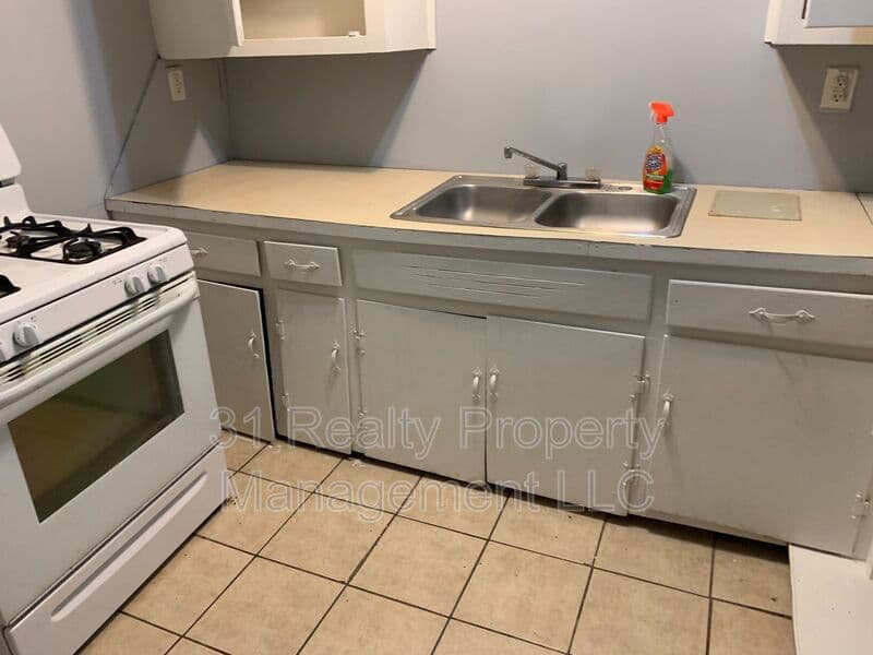 Denison Condo: 2711 W Walker Street