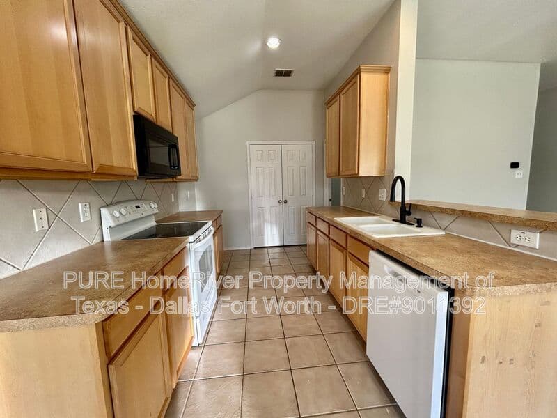 Fort Worth House: 321 Fossil Bridge Drive