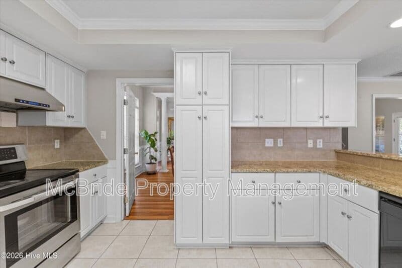 Evans House: 5105 Windmill Place