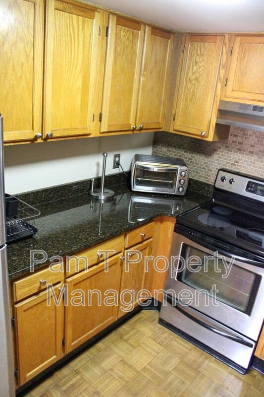 Savannah Condo: 321 Abercorn St.
