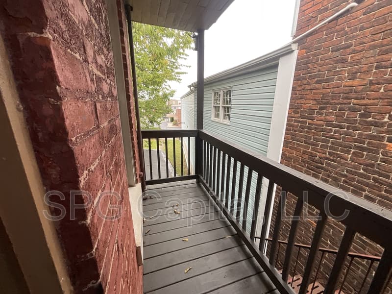 York Condo: 839 E Market St, York - 2nd Fl