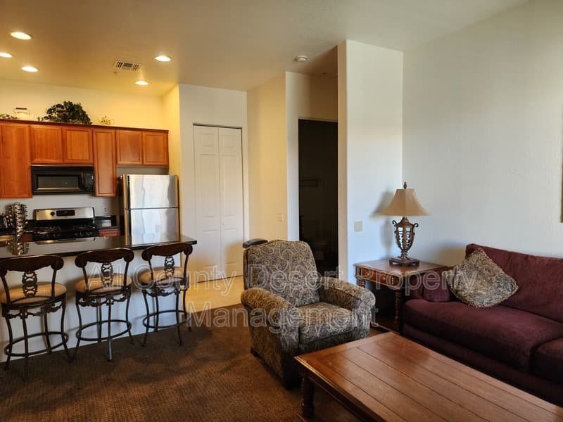 La Quinta Condo: 50650 Santa Rosa Plaza