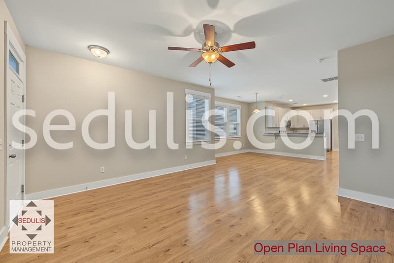 North Charleston House: 3923 Four Poles Park Drive