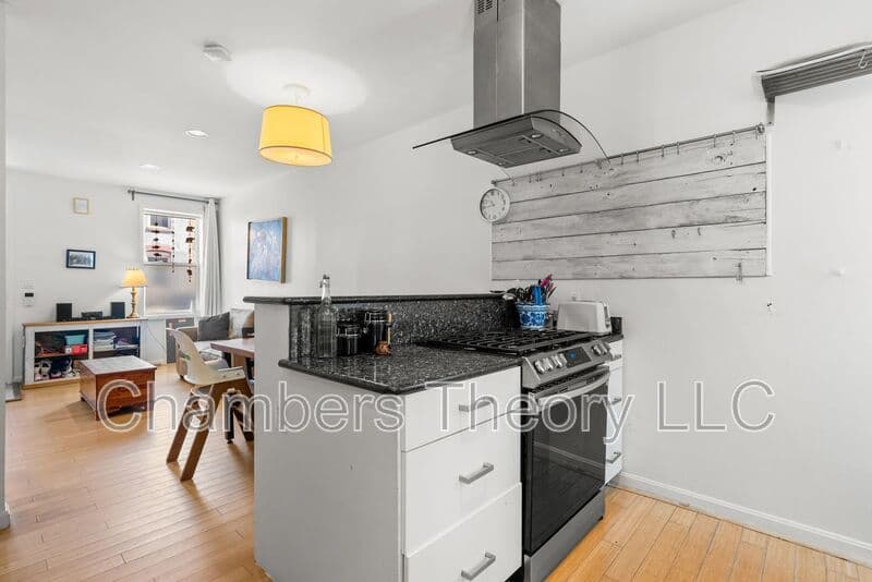 Washington House: 219 Parker St. NE