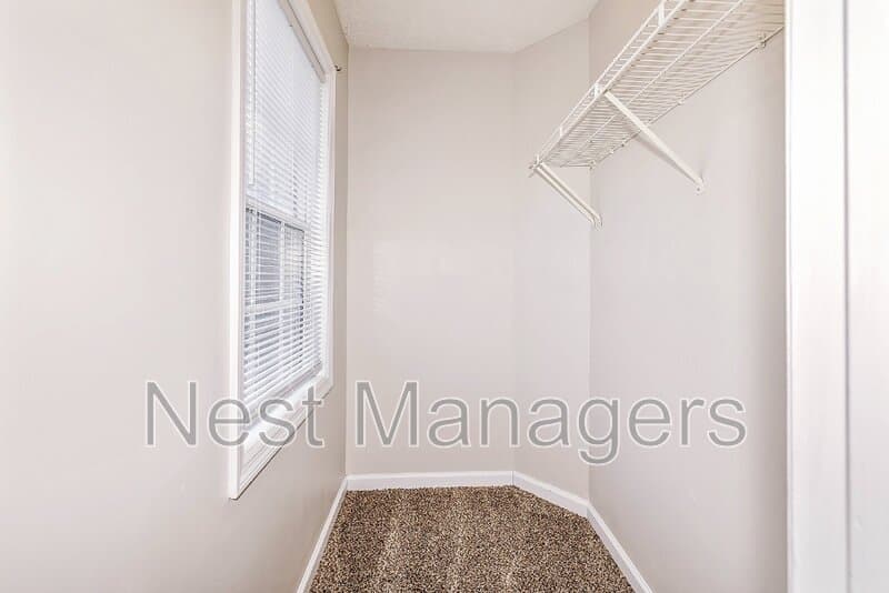 Fayetteville House: 519 Abbottswood Dr