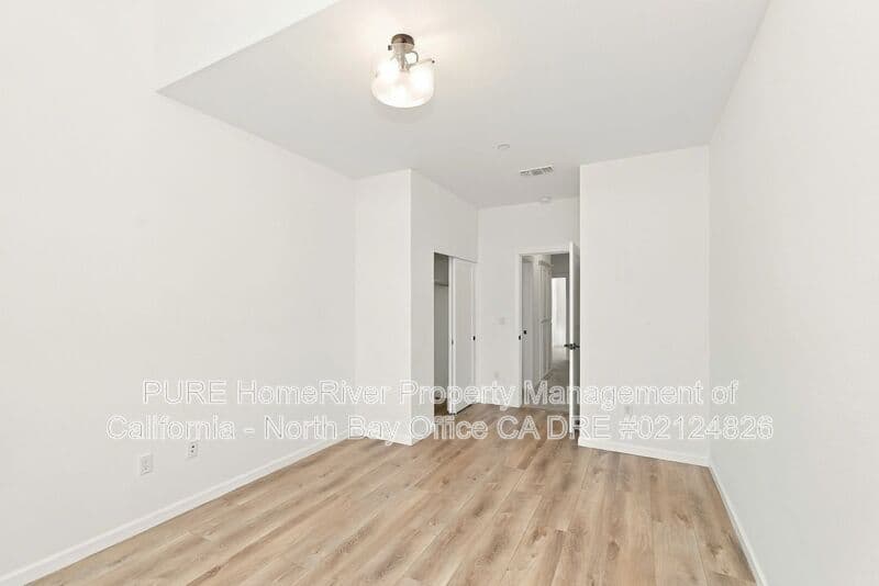 Santa Rosa Townhome: 511 Boyd St
