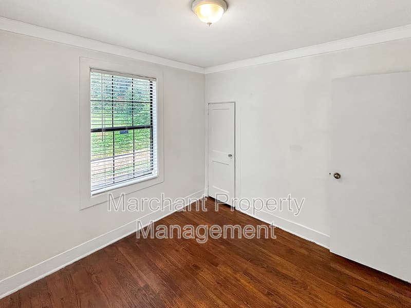 Greenville House: 210 Ashley Avenue