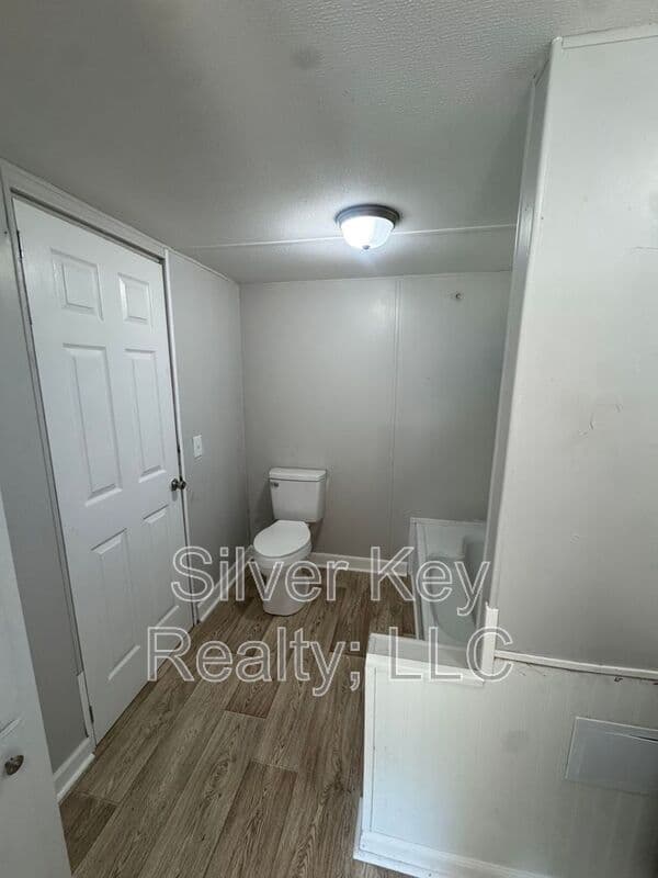 Sweetwater House: 535 Old Mine Road