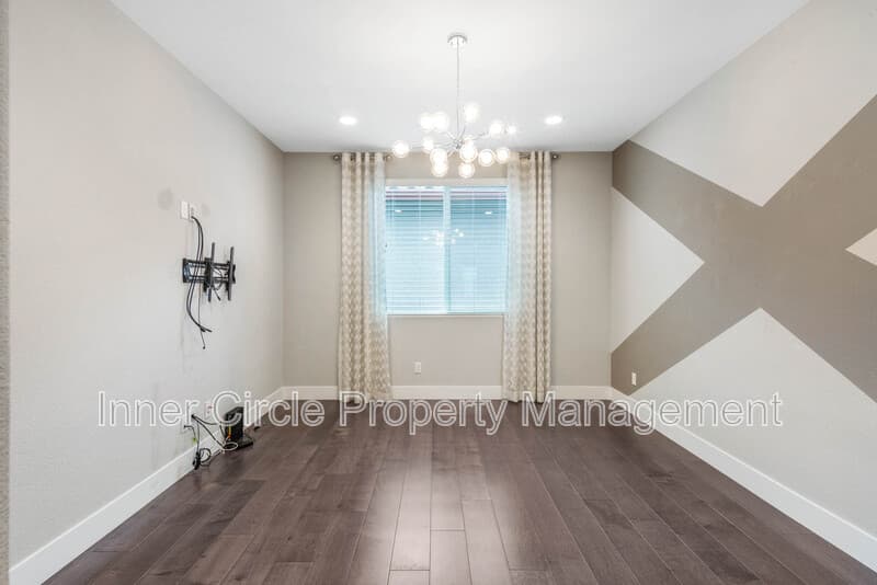 Brentwood House: 376 Bougainvilla Drive