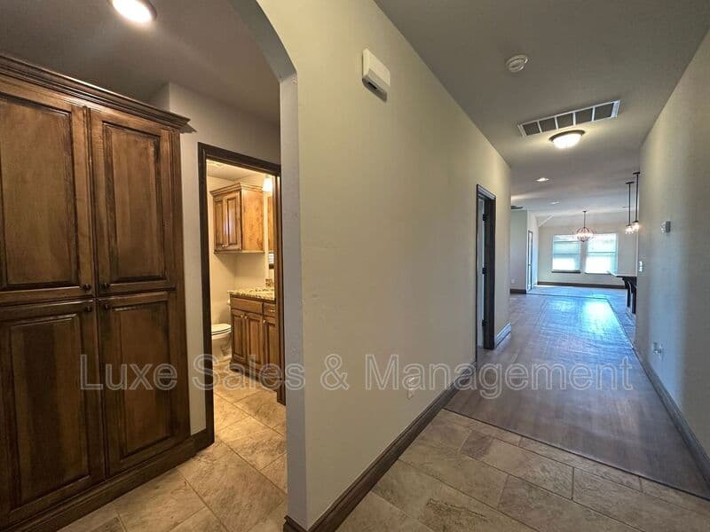 Piedmont House: 14008 Northwood Village Dr