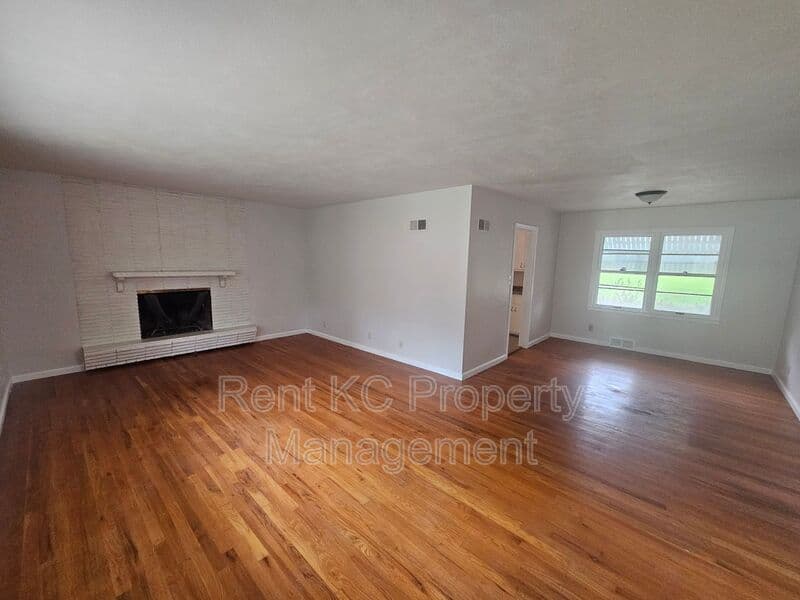 Kansas City House: 800 E 75th Terrace