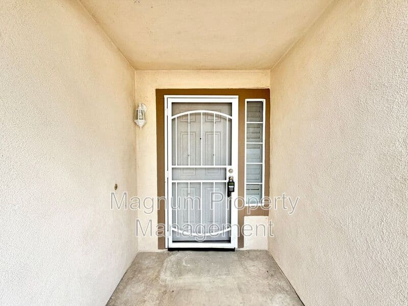 Murrieta House: 25167 Parkcrest Dr