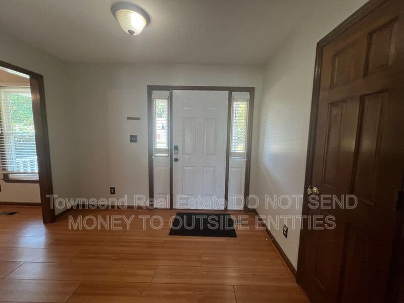 Fayetteville House: 6149 Lakeway Dr.