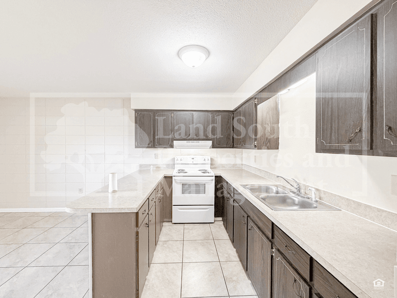 Lakeland House: 815 W. Carole Street