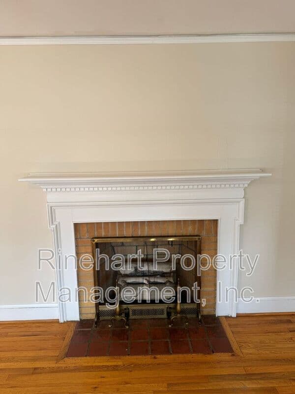 Rock Hill House: 221 Hutchinson Street