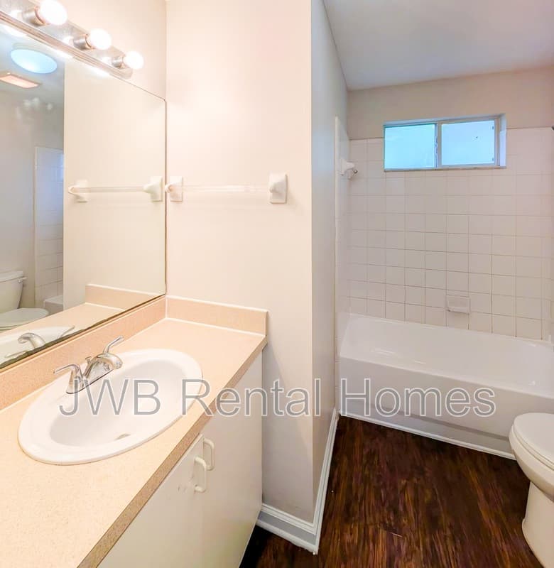 Atlantic Beach Townhome: 75 W 7th St