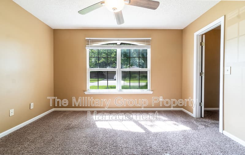Jacksonville House: 12565 Long Lake Drive