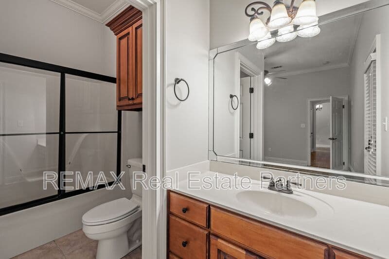 Sumrall House: 107 Raybourn Rd