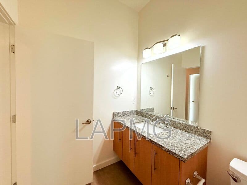 Van Nuys House: 6428 Woodley Avenue