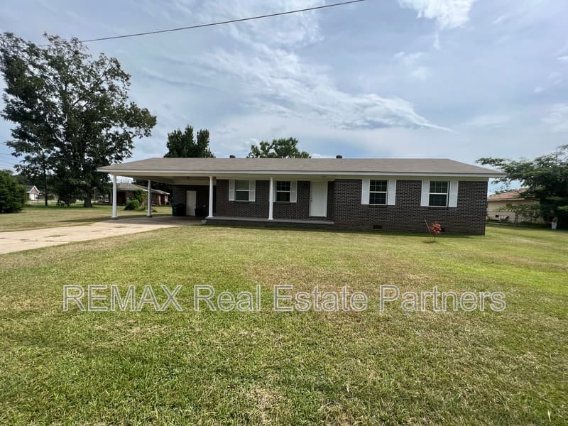 Petal House: 105 Griffith Dr