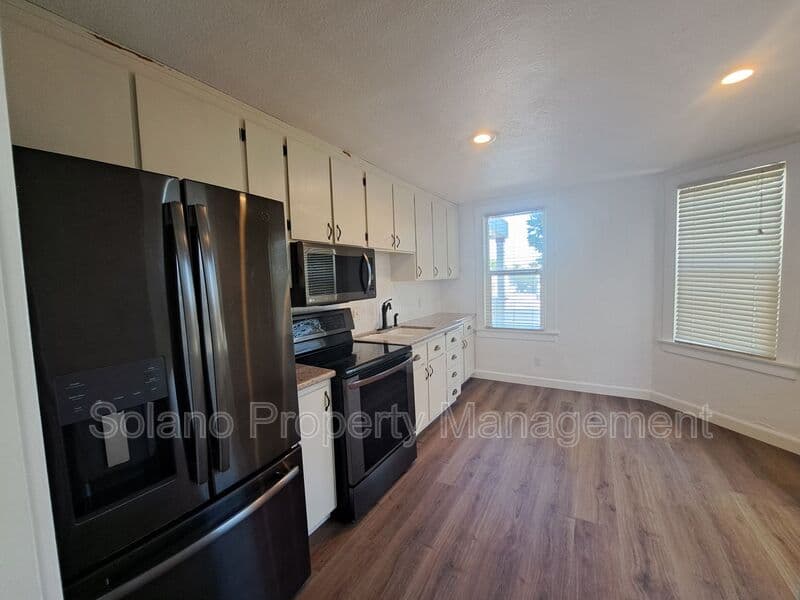 Vacaville Condo: 100 Luzena Ave