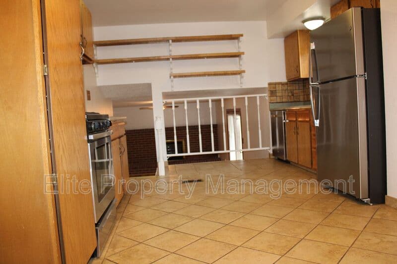 Pueblo House: 9 Armstrong Ln