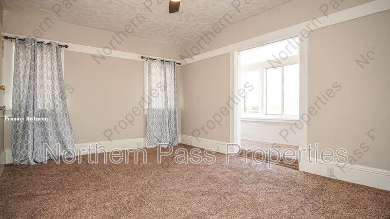 El Paso House: 7600 Franklin Dr. Front