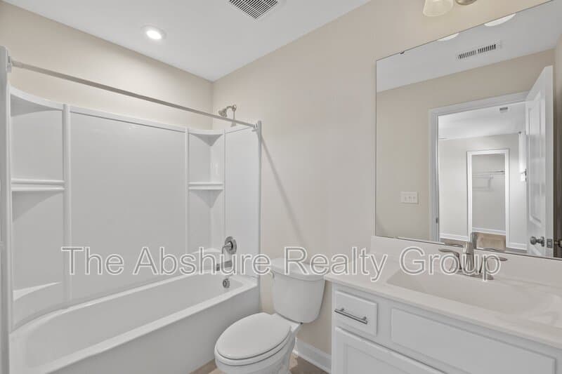 Fuquay-Varina House: 1511 Woodland Knoll Court