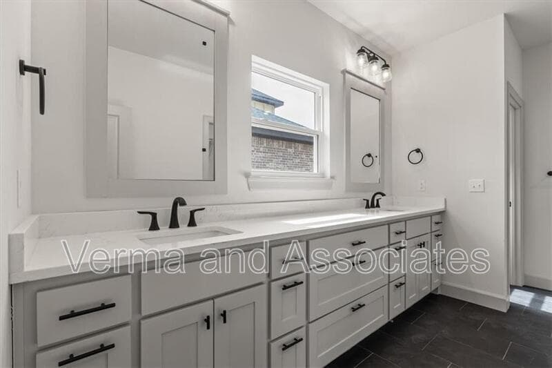 Centerton House: 1050 Whistler St