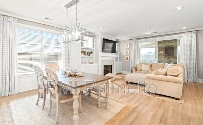 Lexington House: 2322 High Bluff Loop
