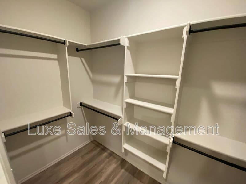 Okahoma City House: 8000 NW 110th Dr