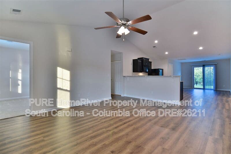 Columbia House: 416 Pitchling Dr