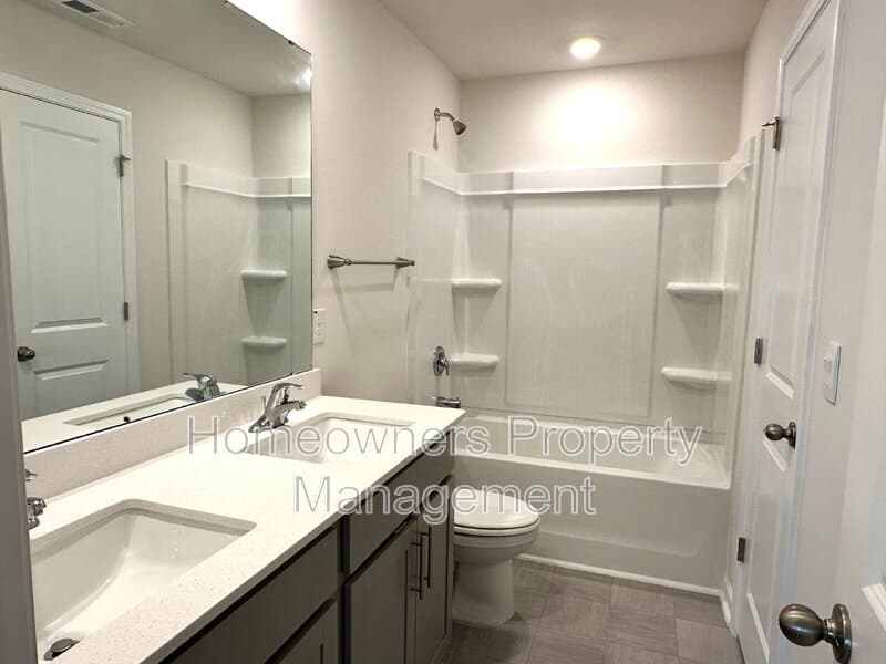 Fayetteville House: 5611 Tantobie Rd