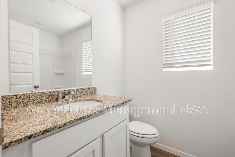 Unit B
Siloam Springs House: 412 W Cloud Dr