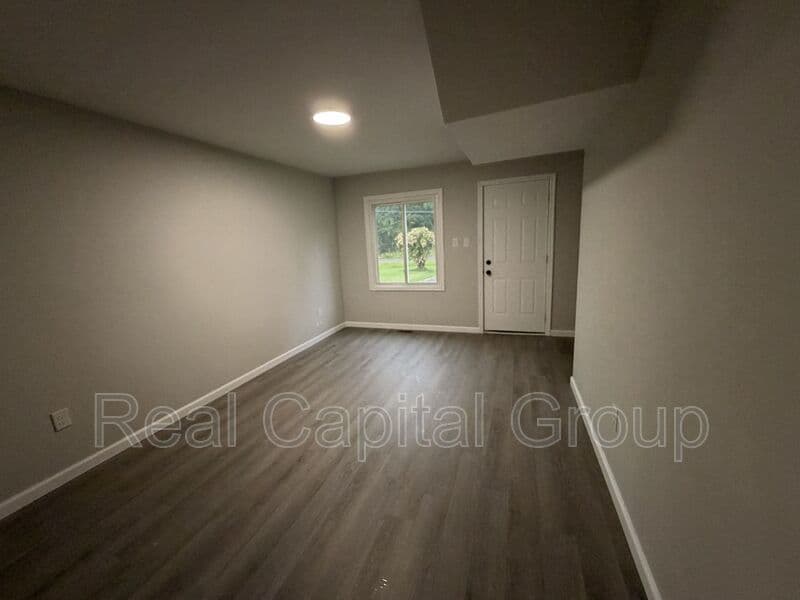 Glenville House: 397 Ballston Rd