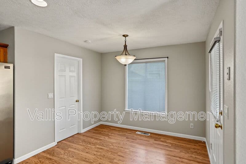 Salem House: 4468 Countryside Ct NE