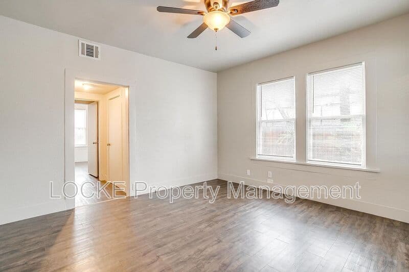 Fort Worth House: 1411 6th Avenue