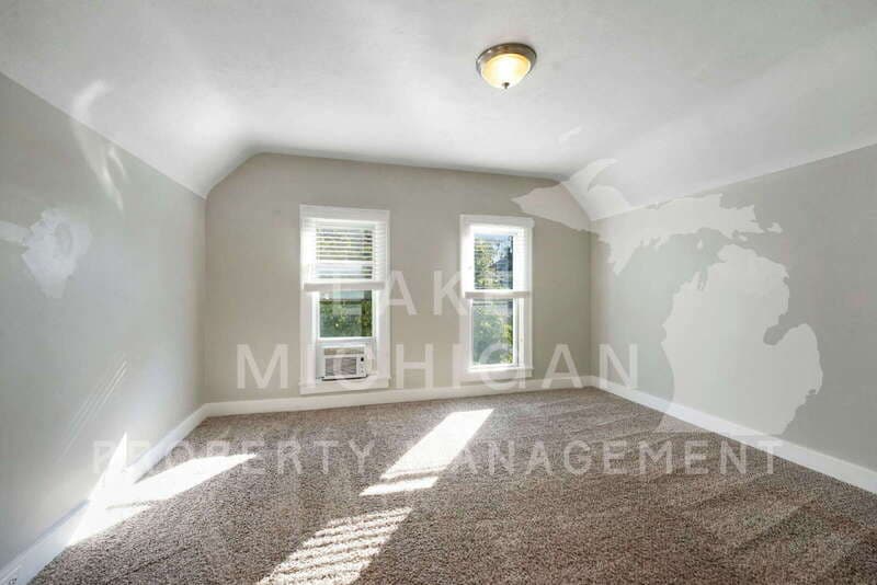 Grand Rapids House: 41 Diamond Ave NE